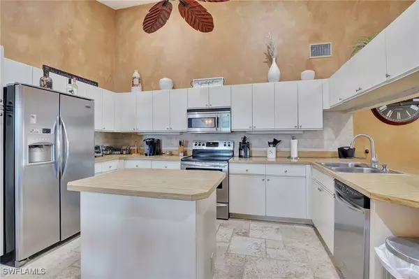 Naples, FL 34112,2103 Tama CIR #202