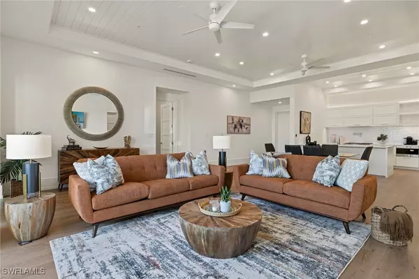 Naples, FL 34113,201 8th St S #104