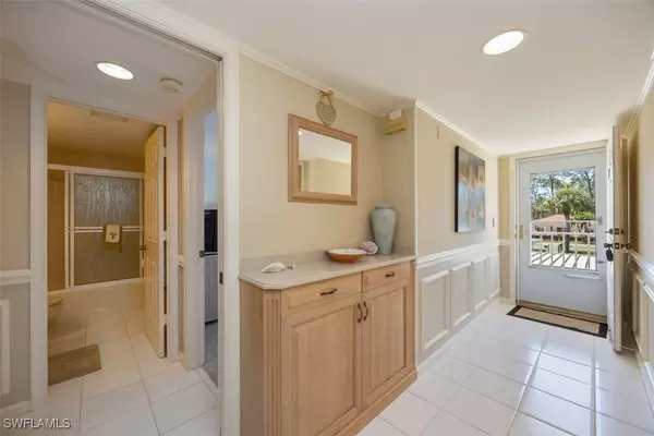 Naples, FL 34112,5980 Amherst DR #D202