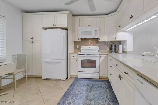 Naples, FL 34112,5985 Bloomfield CIR #D203