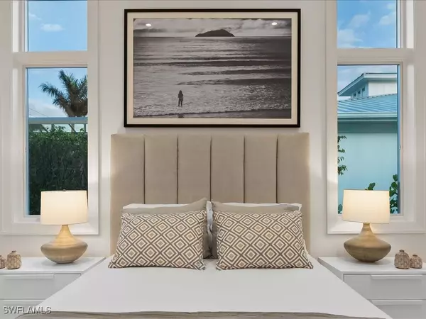 Naples, FL 34103,619 Binnacle DR