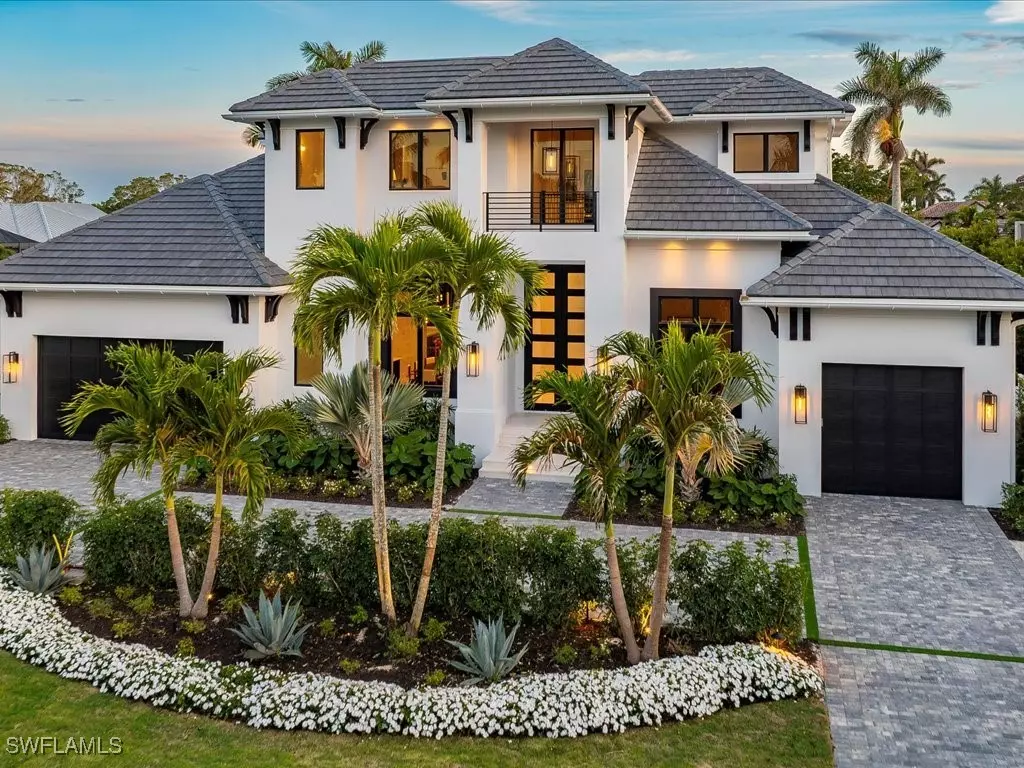 Naples, FL 34103,612 Binnacle DR