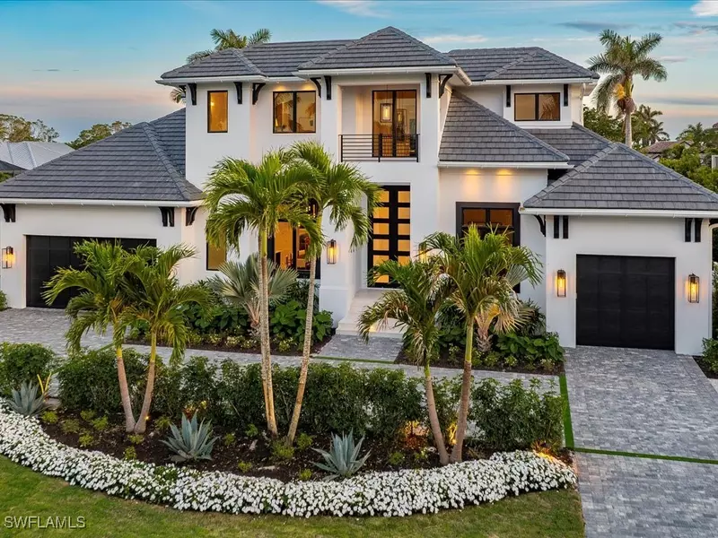 612 Binnacle DR, Naples, FL 34103