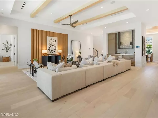 Naples, FL 34103,612 Binnacle DR