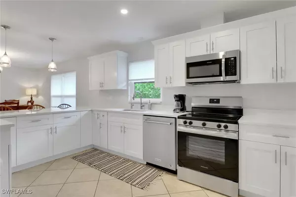 590 104th AVE N, Naples, FL 34108