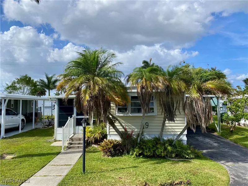 9 Oregon TRL #68, Naples, FL 34113
