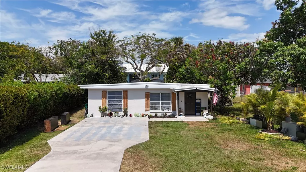 158 4th ST, Naples, FL 34113