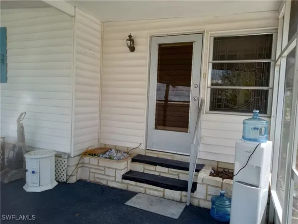 North Fort Myers, FL 33917,1091 Laurel DR