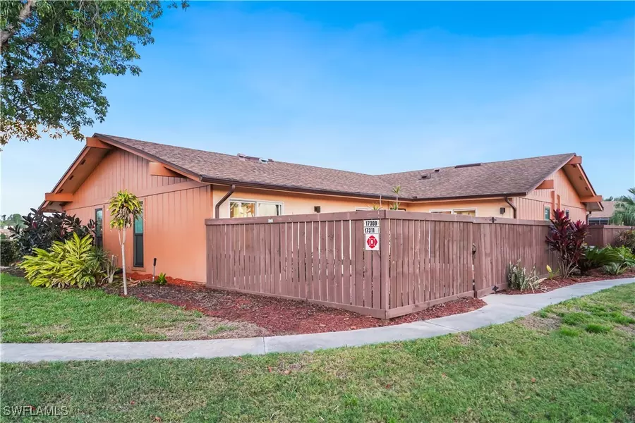 17309 Timber Oak LN, Fort Myers, FL 33908