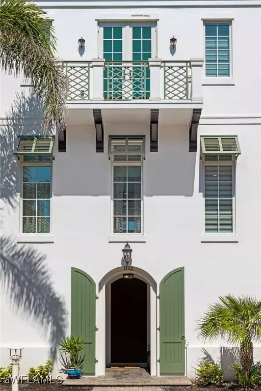 Naples, FL 34102,1752 Gulf Shore BLVD N #4
