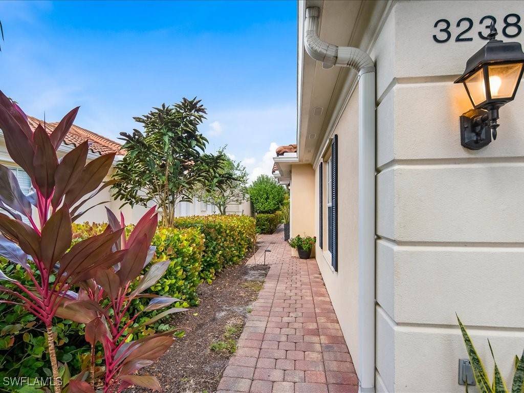 Naples, FL 34119,3238 Barbados LN