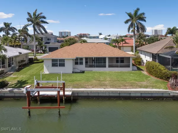 Marco Island, FL 34145,371 Edgewater CT