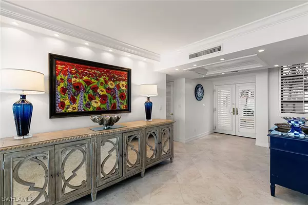 Naples, FL 34103,2398 Gulf Shore BLVD N #101