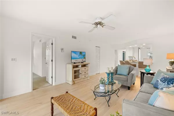 Naples, FL 34108,815 Gulf Pavilion DR #106
