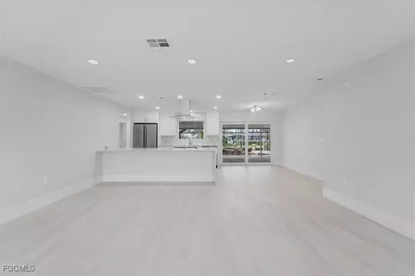 Fort Myers Beach, FL 33931,22 Palmview BLVD