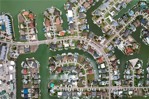 Marco Island, FL 34145,903 Juniper CT