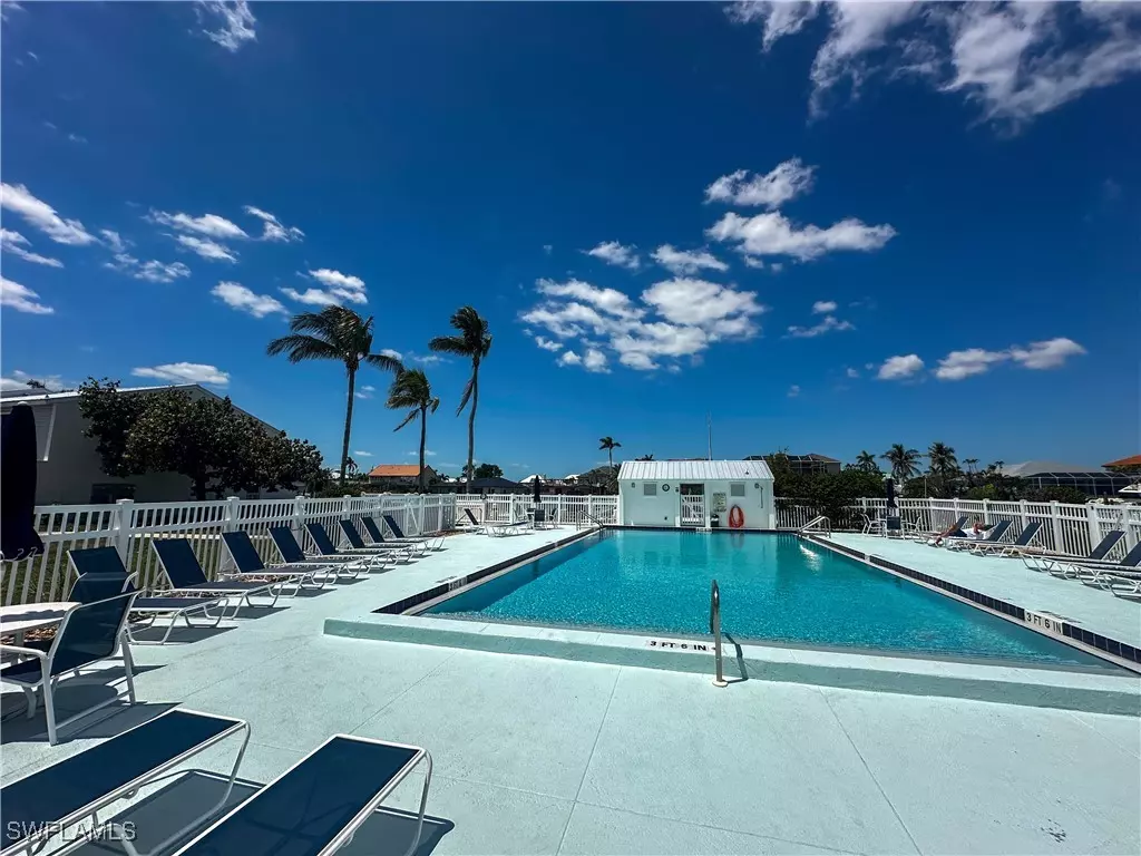 Fort Myers Beach, FL 33931,18036 San Carlos BLVD #111