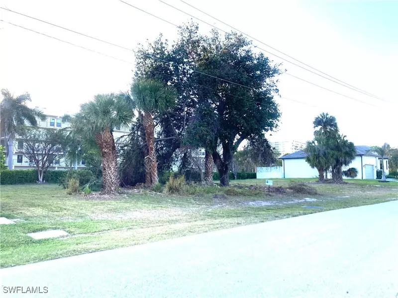 748 Seagrape DR, Marco Island, FL 34145