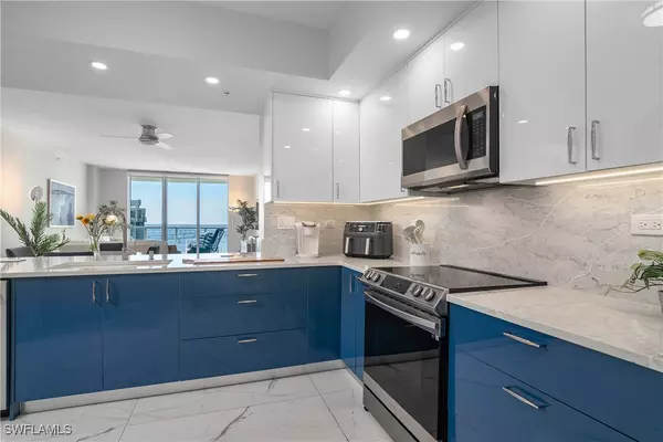 Fort Myers, FL 33916,3000 Oasis Grand BLVD #2107