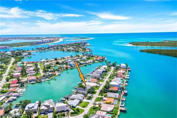 152 Pago Pago DR W, Naples, FL 34113