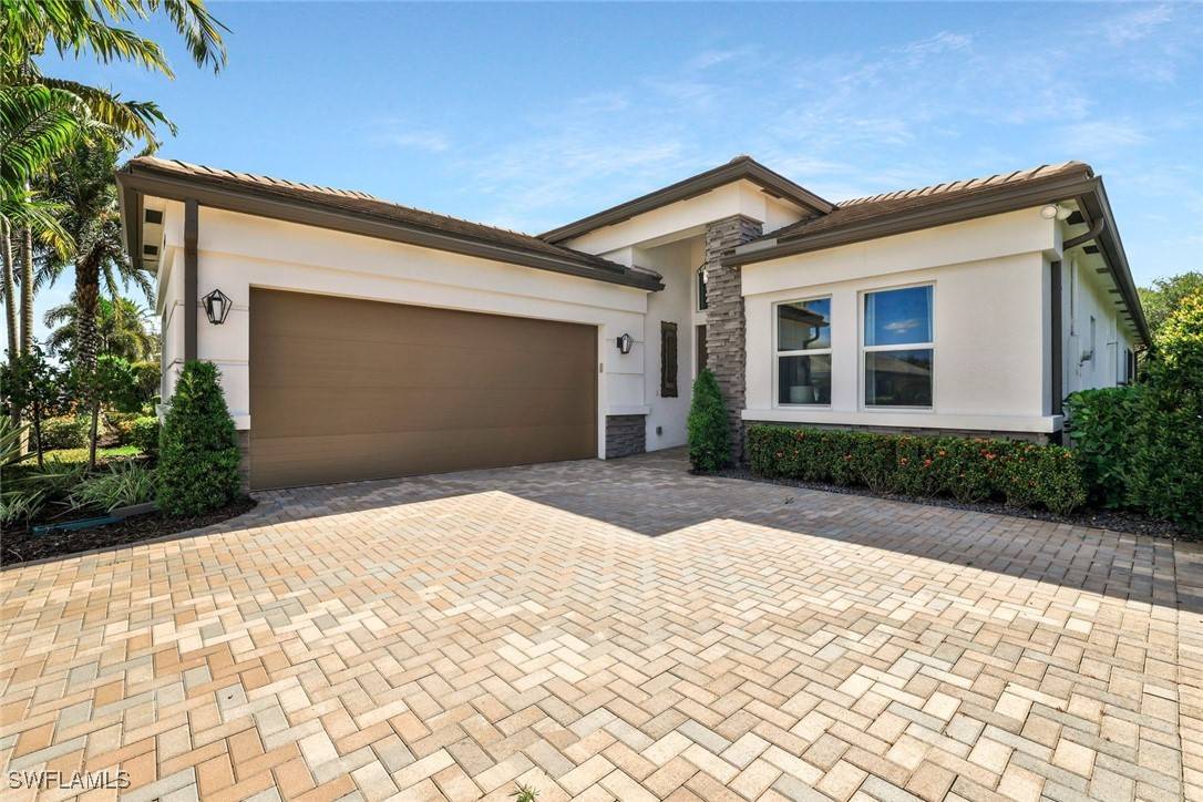 11241 Daphne CT, Naples, FL 34120