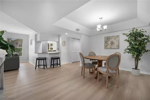 Naples, FL 34109,9828 Luna CIR #H104