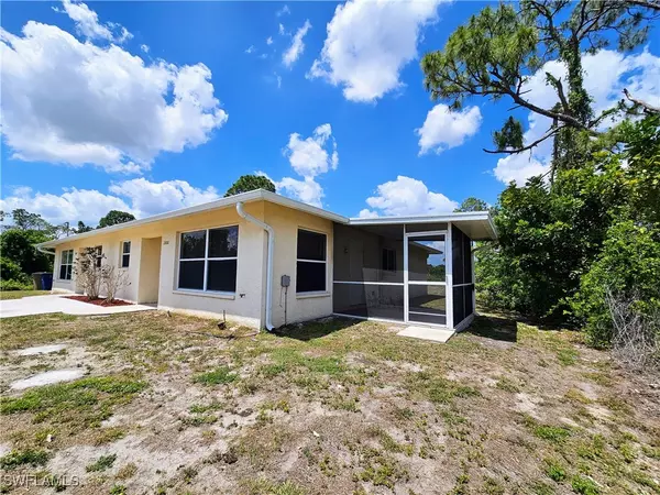 Lehigh Acres, FL 33973,2600-2602 Leda AVE S