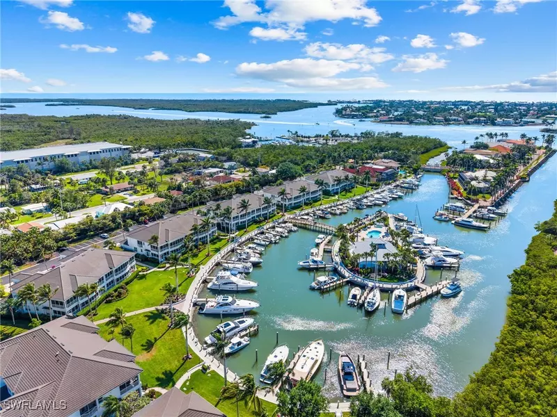 1749 Gulfstar DR S #404, Naples, FL 34112