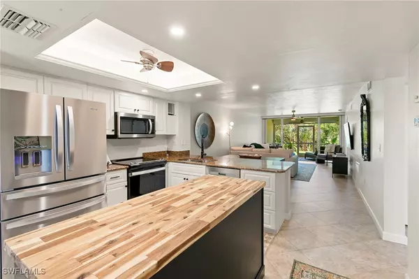 Naples, FL 34110,15171 Cedarwood LN #3105