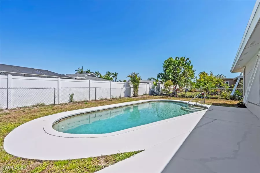 6874 Carmelle DR, Fort Myers, FL 33919