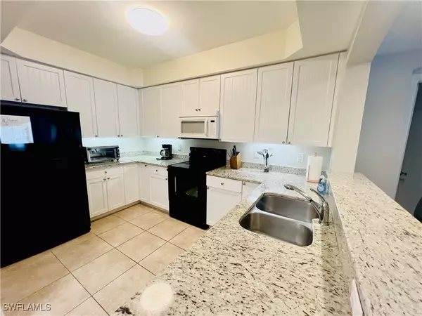 Naples, FL 34108,1100 Pine Ridge RD #B206