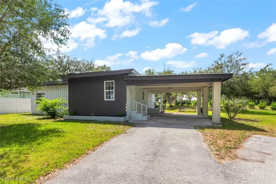 120 College ST, Labelle, FL 33935