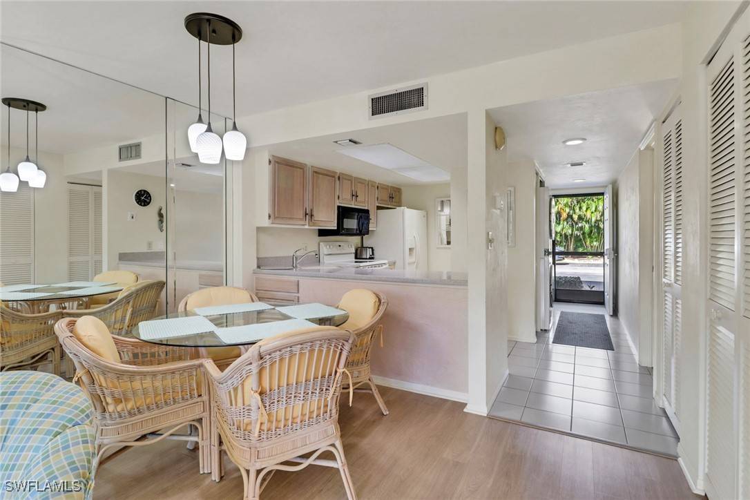 Naples, FL 34103,600 Neapolitan WAY #114