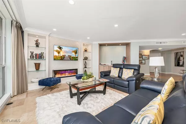 Naples, FL 34103,4401 Gulf Shore BLVD N #PH3