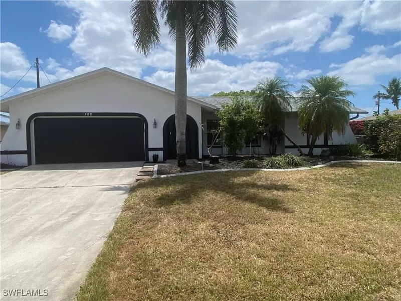 702 SE 36th ST, Cape Coral, FL 33904