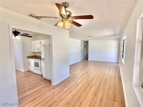 North Fort Myers, FL 33917,61 Glenmont DR W