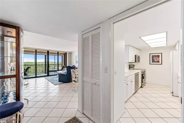 Naples, FL 34108,17 Bluebill AVE #305
