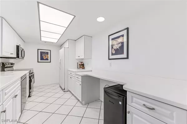 Naples, FL 34108,17 Bluebill AVE #305