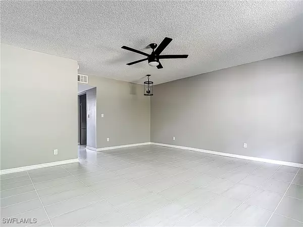 Fort Myers, FL 33916,3225 E Riverside DR #63-F