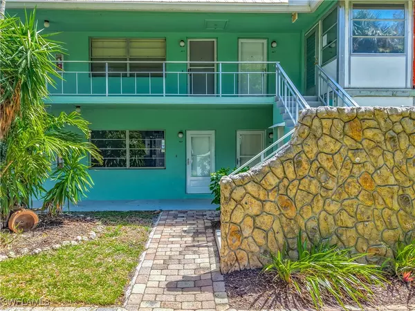 Fort Myers, FL 33916,3225 E Riverside DR #63-F