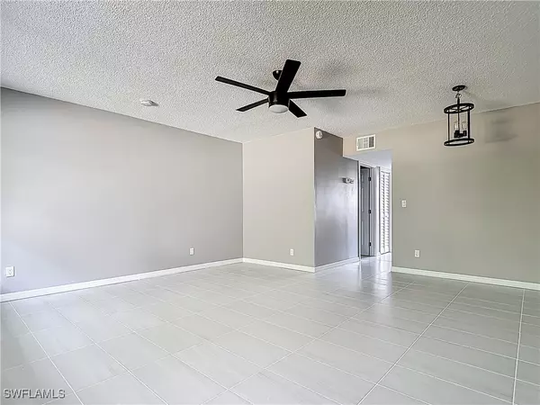 Fort Myers, FL 33916,3225 E Riverside DR #63-F