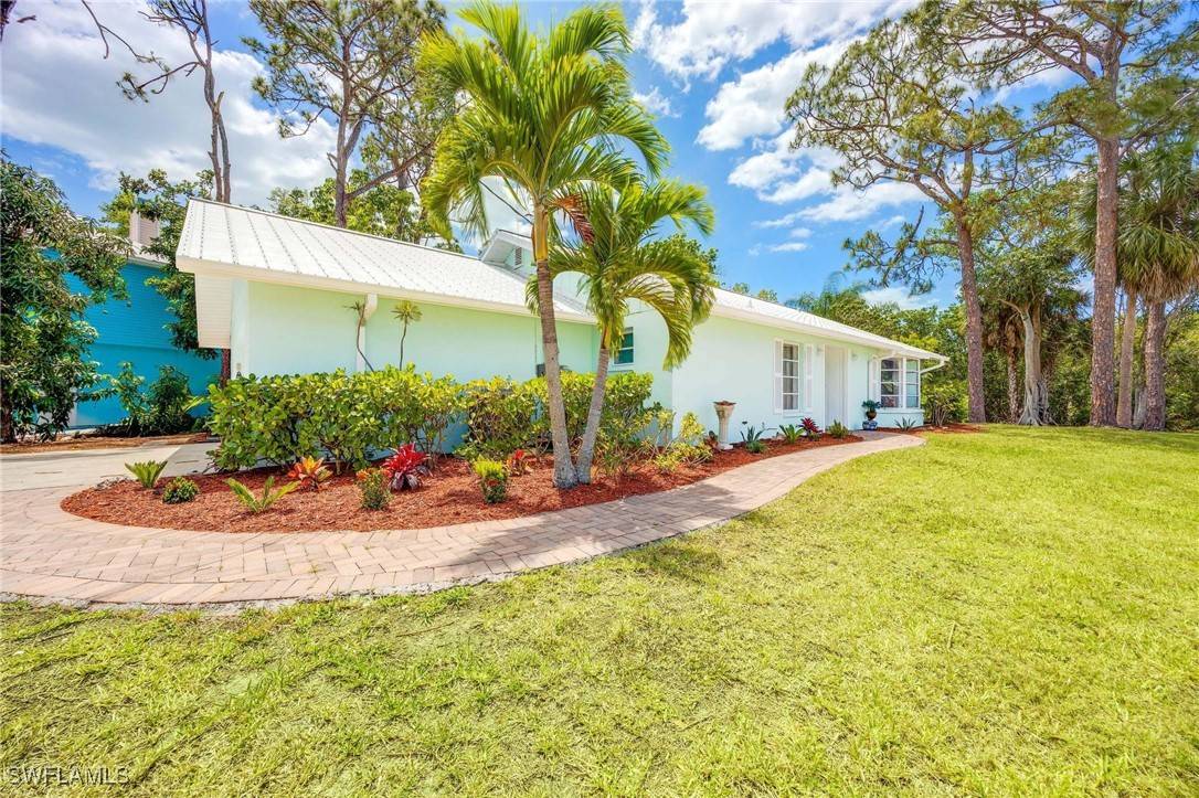 3925 Riviera CIR, Bonita Springs, FL 34134