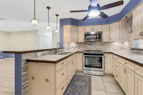 Lehigh Acres, FL 33936,215 Oaklawn CT
