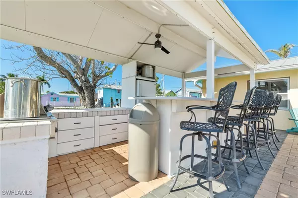 Matlacha, FL 33993,4673 Pine Island RD NW