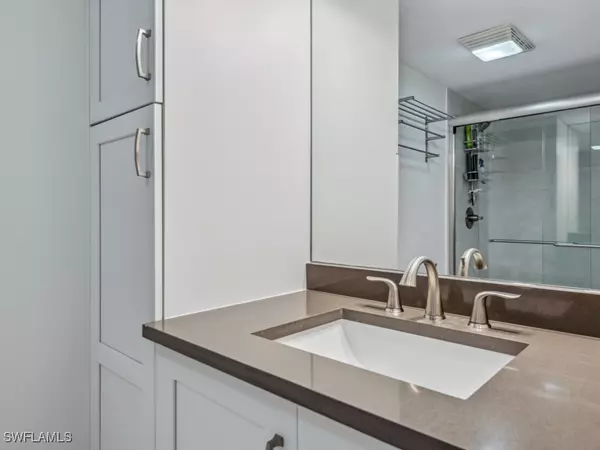 Naples, FL 34103,3200 GULF SHORE BLVD N #105