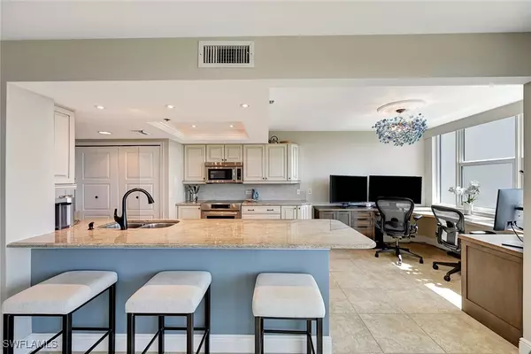 Naples, FL 34108,5550 Heron Point DR #703