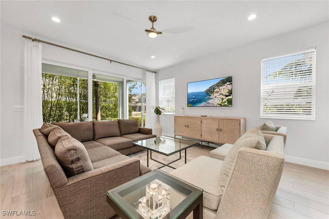 Naples, FL 34112,2560 Seychelles DR #1004