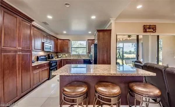 906 Sunniland BLVD, Lehigh Acres, FL 33971