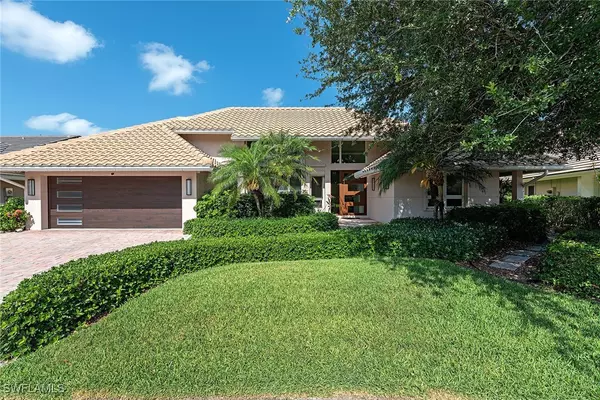 805 Pine Village LN, Naples, FL 34108