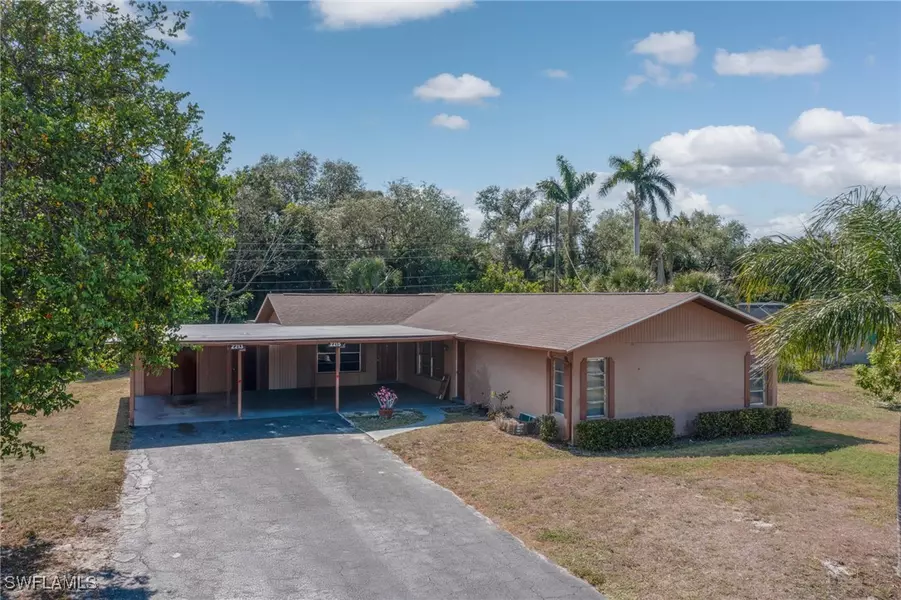 2215 Marilyn LN, Fort Myers, FL 33905